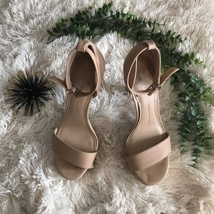 Gianni Bini Platform Heels